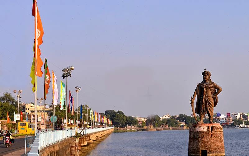 Temples, Waterfalls & Hill Station Charm – Heritage & Nature of MP Khajuraho | Bhopal | Pachmarhi