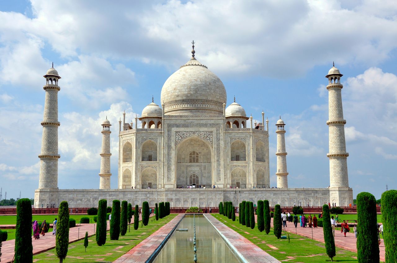 From the Taj Mahal to the Sacred Ganges – Complete Uttar Pradesh Heritage & Spiritual Tour Agra | Mathura | Vrindavan | Ayodhya | Prayagraj | Varanasi